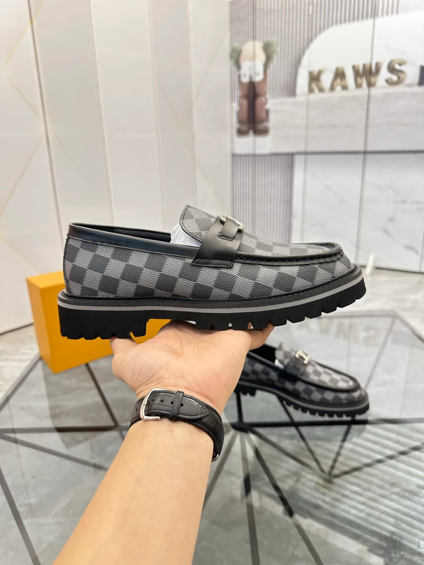 Selling men's shoes 💰: 💰P460¥ Product trademark: LV* "Louis Vuitton*" leather shoes Regular size: 40-45 (can be customized to 46) Product materials: imported cowhide upper, sheepskin lining, original outsole. Number: 558